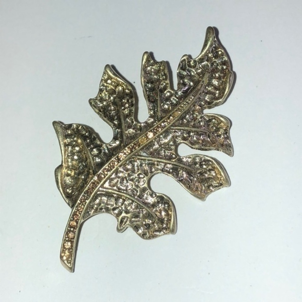 Vintage Gold Tone Leaf Brooch Shoulder Pin